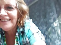 Dva muškarca i jedna seksi zrelo